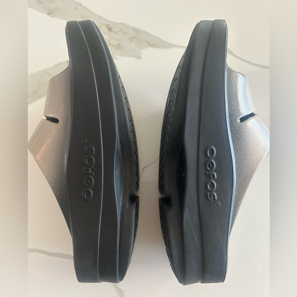 OOFOS OOahh Luxe Slides- Latte Metallic- Slip on Recovery Slides- Women’s 5 - Picture 6 of 6